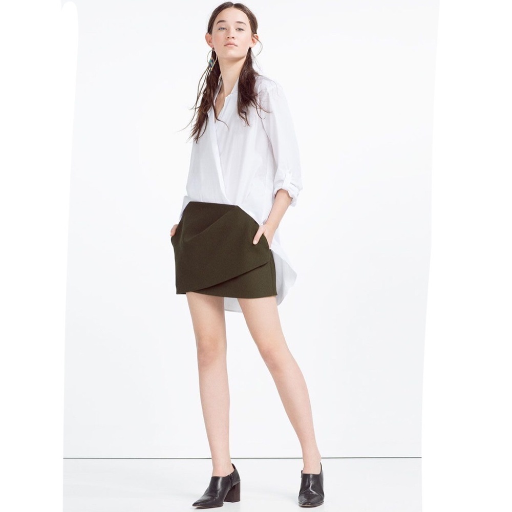 🔥 Zara draped mini skirt in dark green, small NWOT